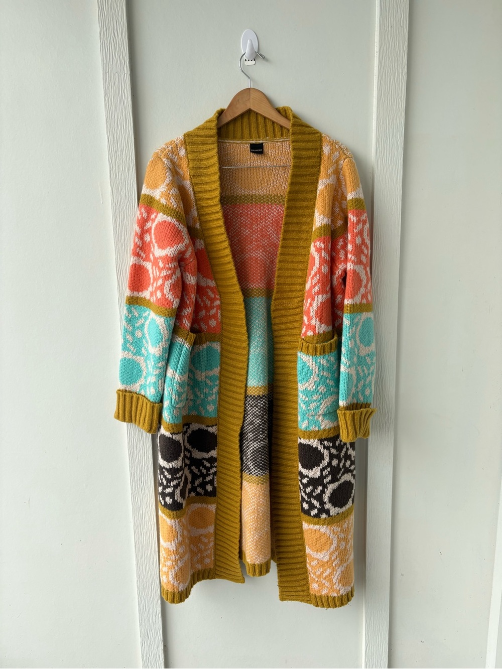 SAACHI Carina Oversize Colorblock Cardigan Sweater OS - Picture 9 of 10